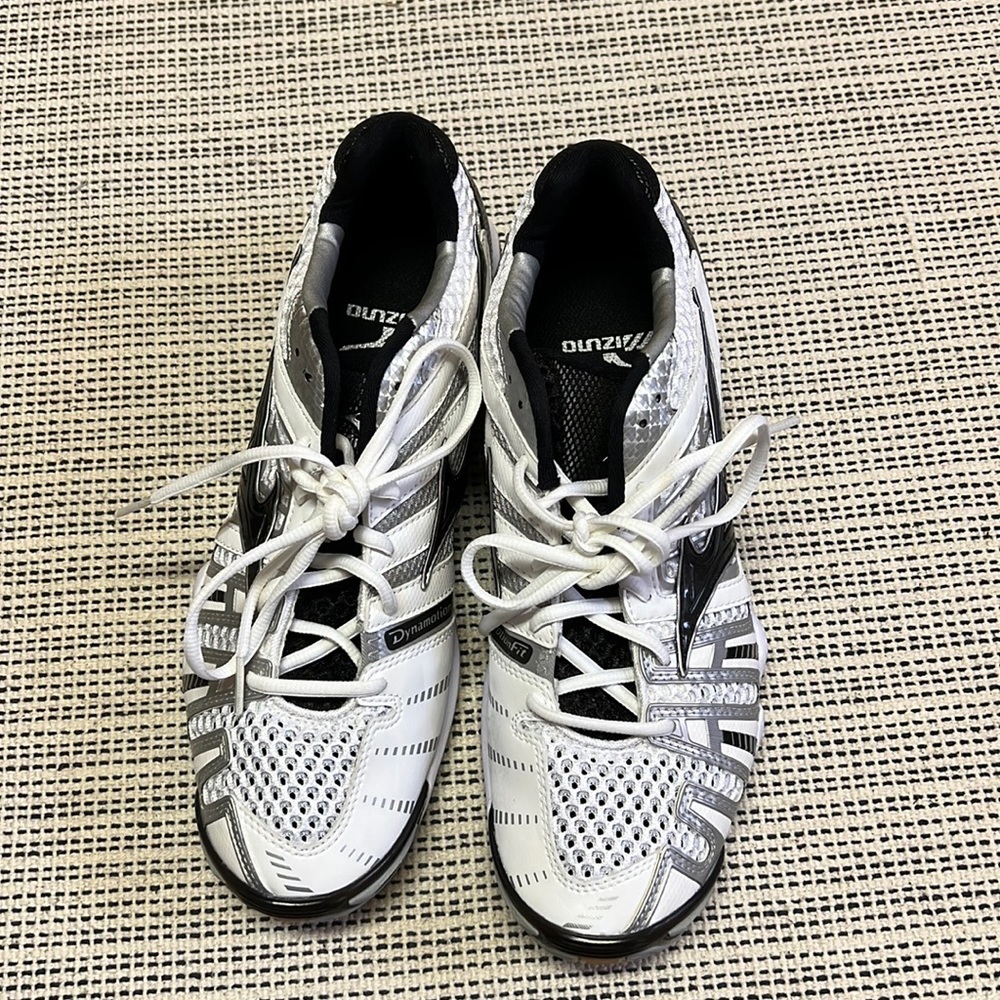 Mizuno Women’s Volleyball Court Shoes Wave Tornado 8